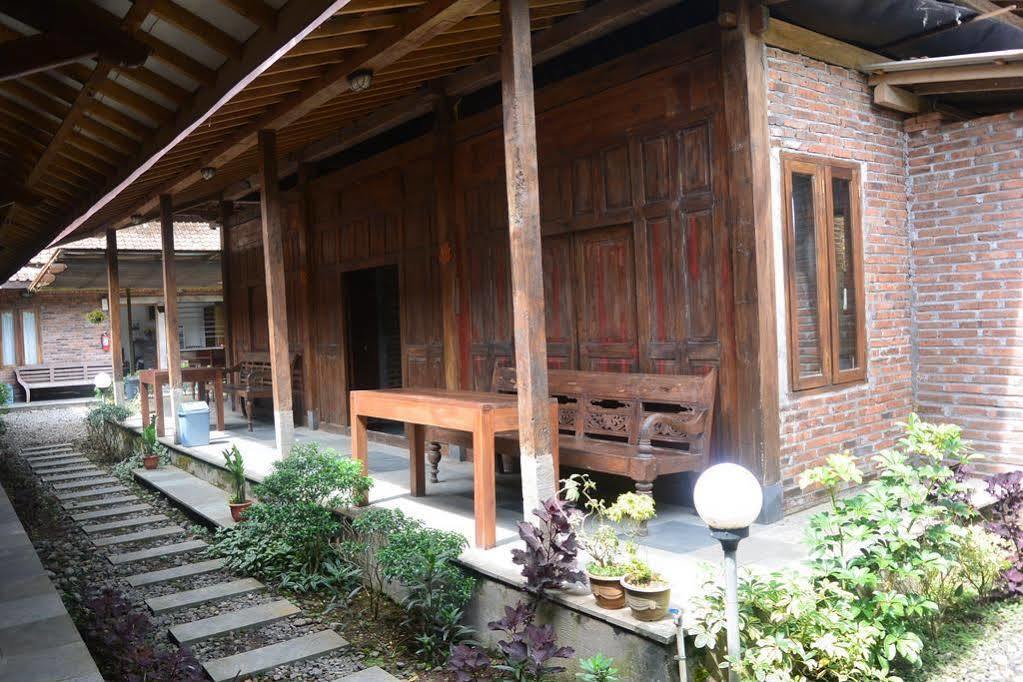 Cempaka Borobudur Guest House Magelang Εξωτερικό φωτογραφία